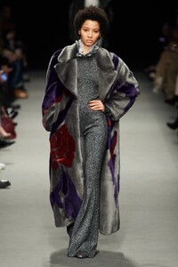 00006-alberta-ferretti-fall-2022-ready-to-wear-credit-gorunway.thumb.jpg.70447207a05a186ed68131b2df7ba040.jpg