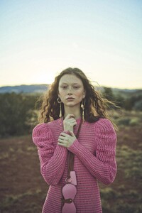 00008-UllaJohnson-Pre-Fall-22-NewYork-credit-AnnemariekeVanDrimmelen.thumb.jpg.8e7edb35ec49a8333cce3394a7bffbb2.jpg