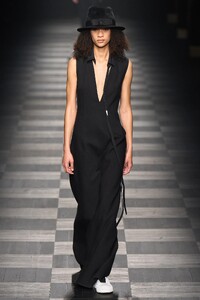 00008-ann-demeulemeester-fall-2022-ready-to-wear-paris-credit-filippo-fior-gorunway.thumb.jpg.7602b730585def0c2fdd94895675379a.jpg