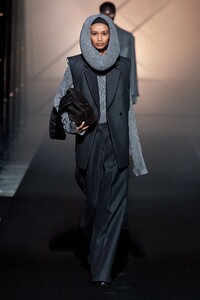 00009-boss-fall-2022-ready-to-wear-credit-gorunway.thumb.jpg.5f699b8b5a423b3129e2354951531c86.jpg