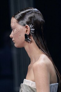 00010-Fendi-Spring-22-Couture-Paris-DETAILS-credit-Alessandro-Viero-Gorunway.thumb.jpg.07c1b93acc5cc01ecbe825da8328452d.jpg