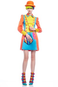 00011-Moschino-Pre-Fall-22-credit-Marcus-Mam-courtesy-of-Moschino.thumb.jpg.7453c6003c2b53a3f2c3d053605f2d50.jpg