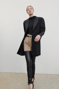 00014-St.John-PreFall-22-NewYork-credit-brand.thumb.jpg.5e0eef7bce81c048cfa8f3760077e226.jpg