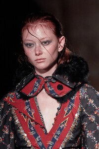 00017-Altuzarra-Details-Fall-2022-RTW-Credit-GoRunway.thumb.jpg.25a8a506f8879c1f559fb008a318f710.jpg