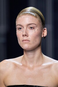 00018-Fendi-Spring-22-Couture-Paris-DETAILS-credit-Alessandro-Viero-Gorunway.thumb.jpg.f16621070d8ca6856079f73528bd3e74.jpg