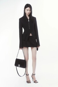 00018-Givenchy-Pre-Fall-22-credit-Givenchy.thumb.jpg.241b5a91ce8d8f03340d8e49caa386dc.jpg