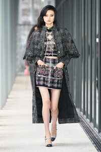 00019-Chanel-Pre-Fall-22-Paris-credit-gorunway.thumb.jpg.8855b4c2d8b405339f34c78d4143c5cb.jpg