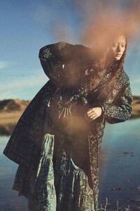 00019-UllaJohnson-Pre-Fall-22-NewYork-credit-AnnemariekeVanDrimmelen.thumb.jpg.00b768e340d7c6027de28a904c39b111.jpg