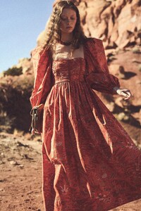 00021-UllaJohnson-Pre-Fall-22-NewYork-credit-AnnemariekeVanDrimmelen.thumb.jpg.a2cc53920dfa4c57bdd3435a4262470d.jpg