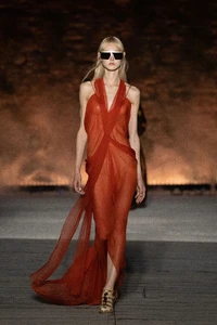 00022-alberta-ferretti-resort-2024-credit-brand.webp