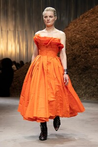 00022-alexander-mcqueen-fall-2022-ready-to-wear-credit-brand.thumb.jpg.9754b640d07cfa4128d170e16504f5cf.jpg