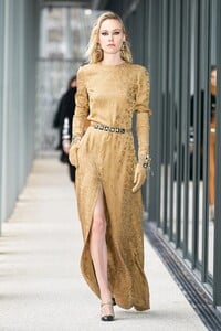 00027-Chanel-Pre-Fall-22-Paris-credit-gorunway.thumb.jpg.194785a69097d264fea039f5beeb8ea2.jpg