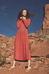 00029-UllaJohnson-Pre-Fall-22-NewYork-credit-AnnemariekeVanDrimmelen.thumb.jpg.68966f978ed45b0401bd5a65c641680f.jpg