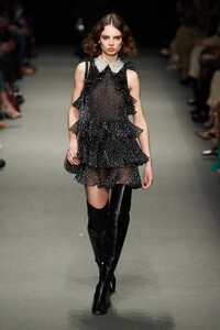 00031-alberta-ferretti-fall-2022-ready-to-wear-credit-gorunway.thumb.jpg.1dd81f3c5b81d72986a78498caf40977.jpg