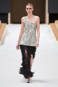 00038-Chanel-Couture-Spring-22-credit-gorunway.thumb.jpg.ee30f545392c480c868bf50982e1bdb4.jpg