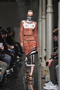 00040-Alaia-Fall-22-Paris-credit-brand.thumb.jpg.a4e9692c5d52af93343e1ec937a06d80.jpg