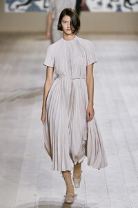 00041-Christian-Dior-Spring-22-Couture-Paris-credit-Alessandro-Lucioni-Gorunway.thumb.jpg.b6739993d1724377a2e8a591ee738ff7.jpg