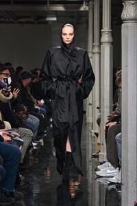 00042-Alaia-Fall-22-Paris-credit-brand.thumb.jpg.4c8cc7b3dc8636d9977db3a91524ebbe.jpg