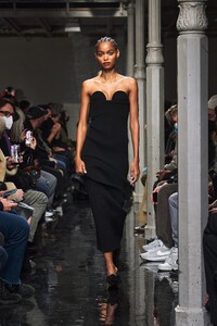 00043-Alaia-Fall-22-Paris-credit-brand.thumb.jpg.98d37a38d46994b8720dbb20e5108579.jpg