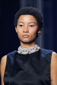 00045-Fendi-Spring-22-Couture-Paris-DETAILS-credit-Alessandro-Viero-Gorunway.thumb.jpg.d2c781c04ef26d6b44056272a0cf3816.jpg