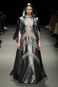 00052-alberta-ferretti-fall-2022-ready-to-wear-credit-gorunway.thumb.jpg.b626fb94b1d119a333e4f3428f3defb4.jpg