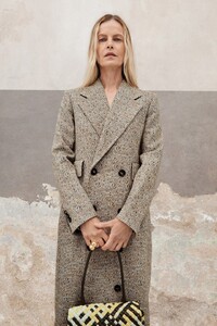 00056-bottega-veneta-prefall-2023-credit-brand.jpg