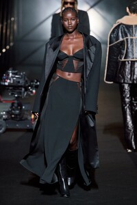 00065-boss-fall-2022-ready-to-wear-credit-gorunway.thumb.jpg.451fd9d29e261fcdeafe97e2e1ccca84.jpg