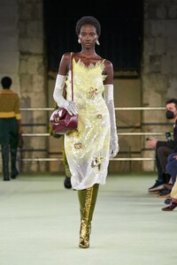 00065-bottega-veneta-fall-2022-ready-to-wear-milan-credit-alessandro-lucioni-imaxtree.thumb.jpg.91e065bf312b9304af0d0e3da8ffd91d.jpg