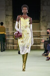 00065-bottega-veneta-fall-2022-ready-to-wear-milan-credit-alessandro-lucioni-imaxtree.thumb.jpg.91e065bf312b9304af0d0e3da8ffd91d.jpg