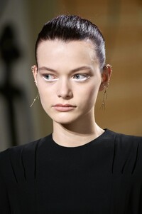 00110-Christian-Dior-Spring-22-Couture-DETAILS-Paris-credit-Alessandro-Viero-Gorunway.thumb.jpg.042f9cedf8219561dd05ec4175143081.jpg