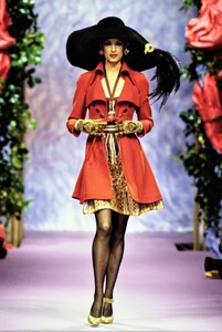 008-christian-lacroix-spring-1994-couture-CN10056551.jpg
