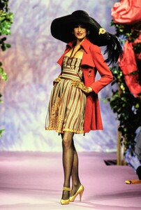 008-christian-lacroix-spring-1994-couture-CN10056552.jpg