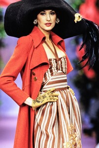 008-christian-lacroix-spring-1994-couture-CN10056553.jpg