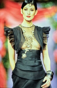 042-christian-lacroix-spring-1994-couture-CN10056687.jpg