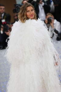 1034130239_The2023MetGala-KarlLagerfeld-ALineofBeauty-Arrivals4.png