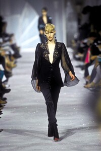 104405608_EmanuelUngaro2000HauteCouture57.thumb.jpg.e0374c35ec12a7708a7531cc7f5d2bd1.jpg