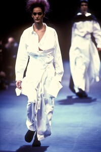 1048036887_CommedesGarcons1992WomenRTW10.thumb.jpg.95851ac9ae2eec69ae94307d3a92332b.jpg