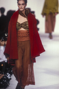1067360600_RomeoGigli1990WomenRTW91.thumb.jpg.12900968590b4c06bc7939a643e6a7f6.jpg