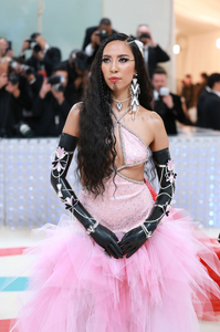 1074498485_MetGala2023-KarlLagerfeldRedCarpetLooks.png