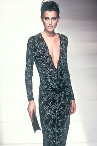 1088708302_GiorgioArmani1997WomenRTW28.thumb.jpg.a47473499a54338a20fe6443b723208c.jpg