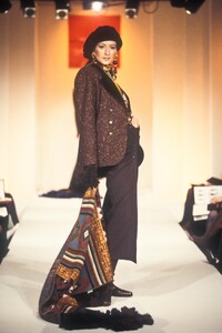 1118218160_EmanuelUngaro1993WomenRTW19.thumb.jpg.6b4d59b838b98d387c6a06063f83e7e1.jpg