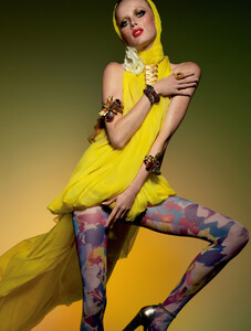 1130255917_VogueParisMayJune2020119.thumb.jpg.dec298932ab660d5f9a0124e6d0f474e.jpg