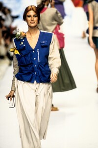 1153376439_JeanCharlesdeCastelbajac1992WomenRTW7.thumb.jpg.f8a58a50352a3b583c661323515da1c3.jpg