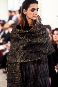 11782207_Prada1990WomenRTW21.thumb.jpg.ee625d9ba9c4294a18b82f420f1a0bc8.jpg
