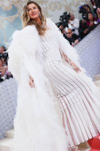 1187761649_The2023MetGala-KarlLagerfeld-ALineofBeauty-Arrivals9.png