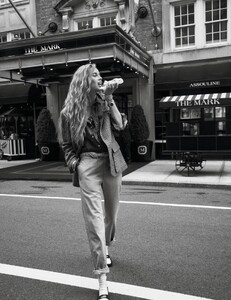 1208057942_VogueParisSeptember201927.thumb.jpg.6eef067c5c49a144ae0fbfb3987a517a.jpg