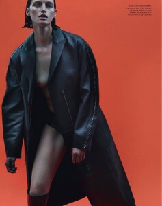 1214465690_vogue-paris-2013-septembre(dragged)75.thumb.jpg.55b91b71228a0b1b1f19089257128960.jpg