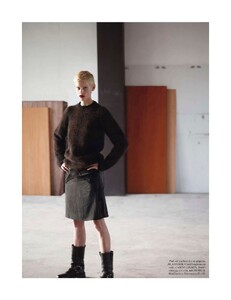1240939951_vogue-paris-2013-septembre(dragged)78.thumb.jpg.6b0095480f12d29def8019f25abc1c84.jpg