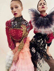 1285861158_VogueSpainApril2017-01.thumb.jpg.4b205fd5e9f1c6c7595e6479ff4ec3bd.jpg
