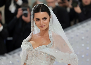 1299979797_The2023MetGalaCelebratingKarlLagerfeld-ALineOfBeauty-Arrivals31.png